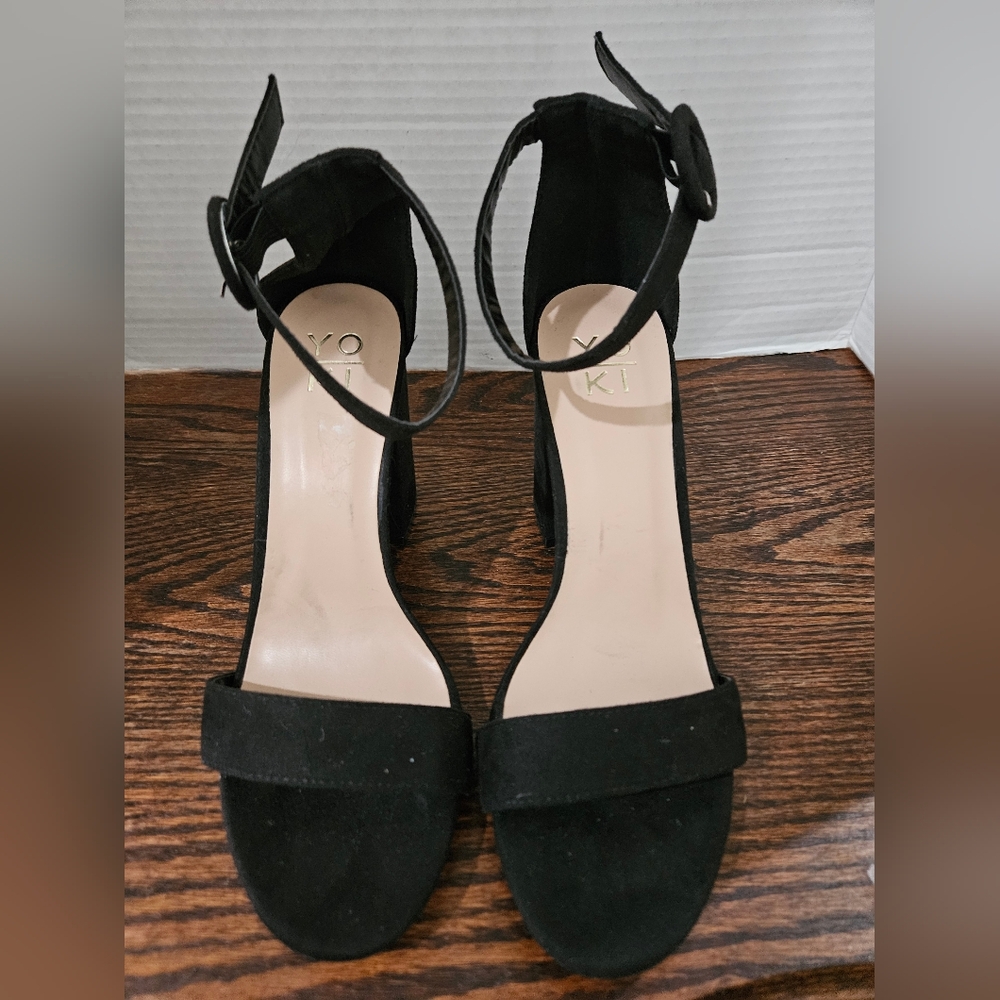 New YOKI heels. Womens Size 6 Suede (Bin14)